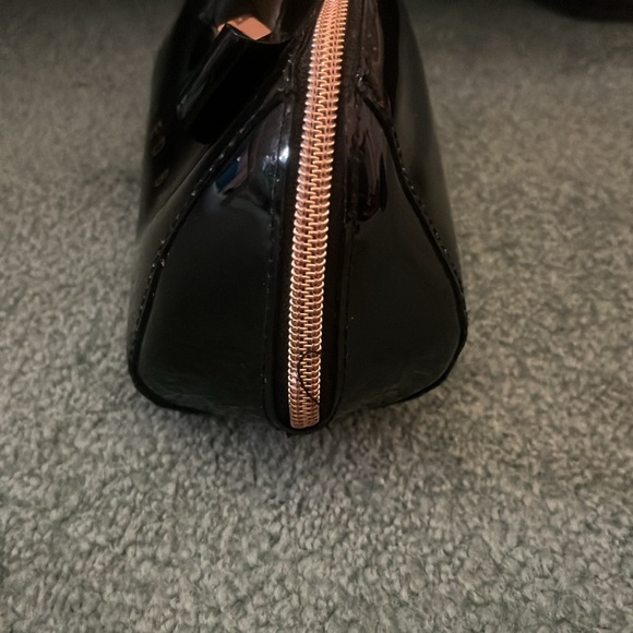 Ted Baker Makeup Case With Bow And Rose Gold Accents - Picture 2 of 5